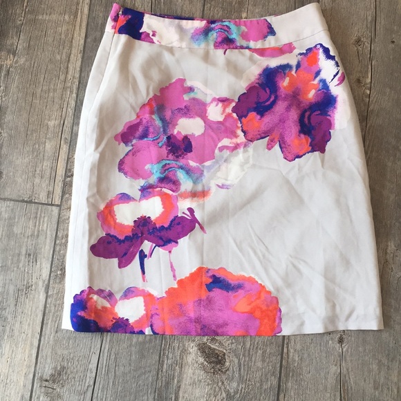 Flowery skirt size 4 - Picture 7 of 8